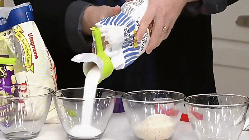 SnapPour™ 4pk Sealing Clip and Pour